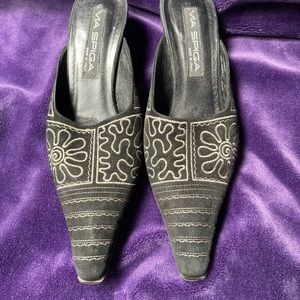 Via Spiga embroidered black pointed toe kitten heel mules size 8.5 Italy leather